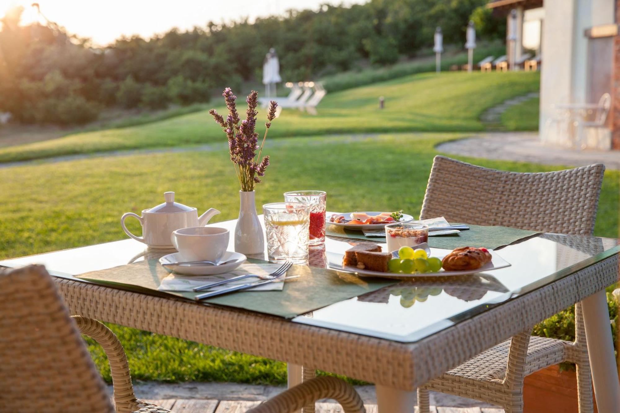 Relais Montemarino Hotel Borgomale Exterior photo